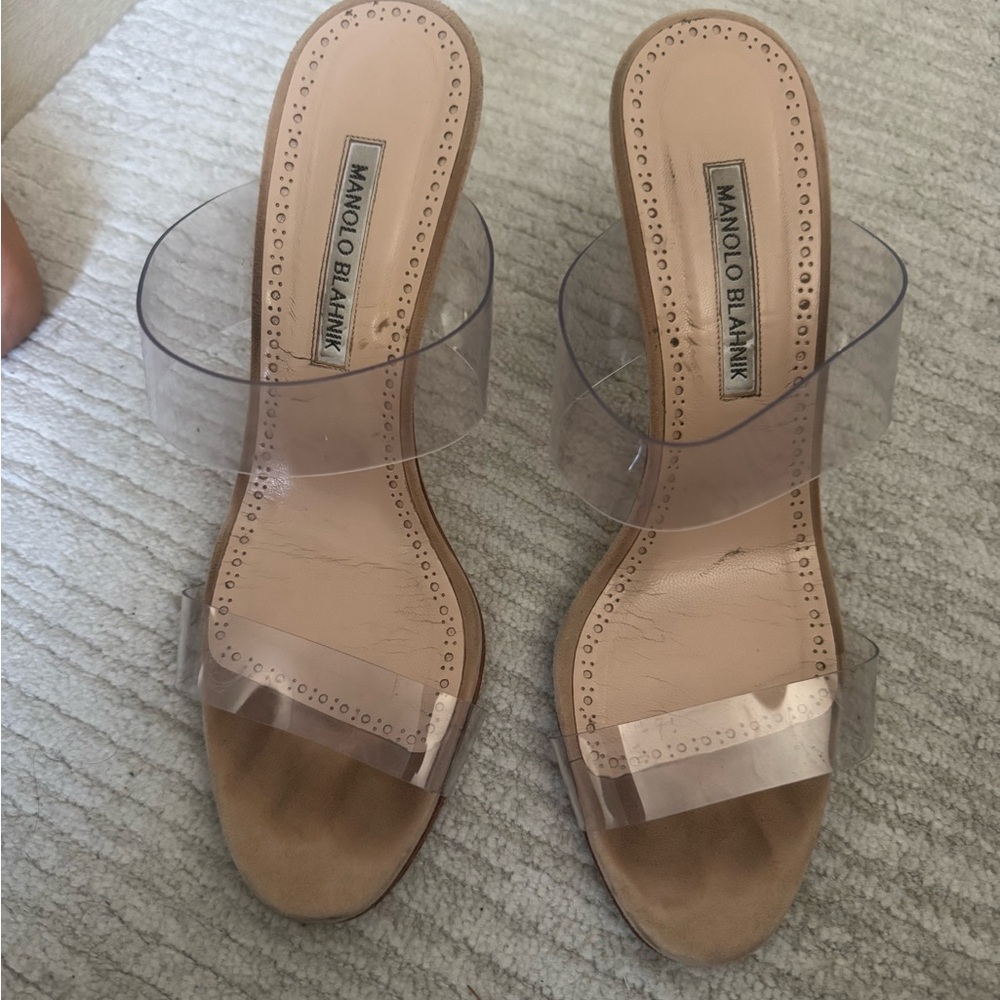Manolo Blahnik Cream Tan Heels Elegant Modern Design